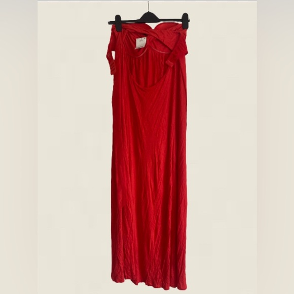 Red backless dress - Picture 2 of 3